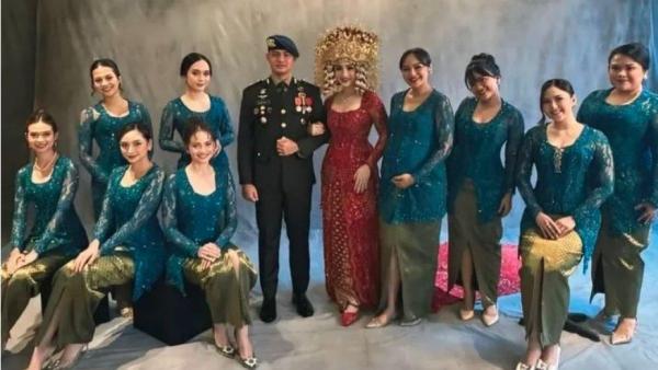 Tidak hanya hadir sebagai tamu undangan, Yuki Kato, Jessica Mila, dan Enzy Storia juga dipercaya sebagai bridesmaid. 