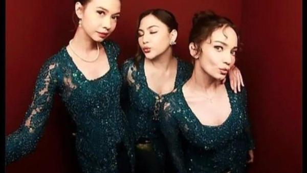 Empat sahabat ini dikenal dengan sebutan BLACKPUNK oleh para penggemar. 