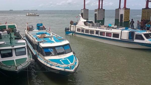 Aktivitas penumpang di Pelabuhan Tengkayu 1 Tarakan, Kalimantan Utara.