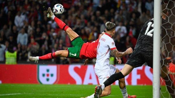 Cristiano Ronaldo (Timnas Portugal) cetak gol lewat tendangan salto ke gawang Polandia dalam lanjutan matchday kelima UEFA Nations League 2024/2025, Sabtu (16/11/2024 ) dini hari WIB.