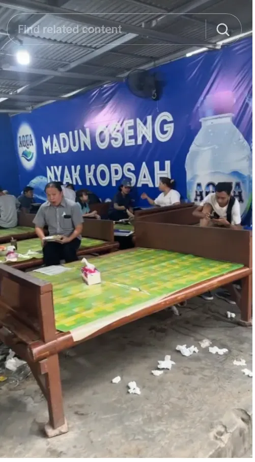 Food Vlogger Aa Juju yang mengulas jujur sebuah warung bernama Warung Nyak Kopsah.