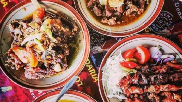 Sate Kambing Mbok Galak, satu tempat sarapan di Solo, Jawa Tengah.