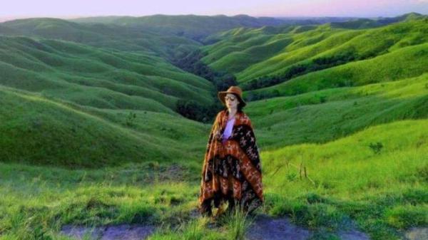 Kawasan wisata alam Bukit Wairinding, Desa Desa Pambota Njara, Kecamatan Kota Waingapu, Kabupaten Sumba Timur, Nusa Tenggara Timur (NTT).