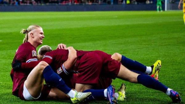 Penyerang Manchester City Erling Haaland merayakan gol Norwegia ke gawang Kazakhstan pada pertandingan UEFA Nations League 2024.