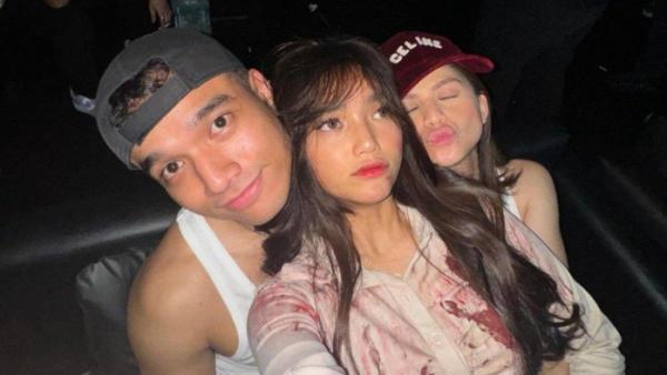 Foto kenangan saat Fadly Faisal dan Maudy Effrosina nonton konser bareng