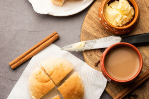 Bun Maska with Masala Chai