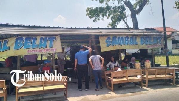 Warung Esktrim Boy '83, tempat makan pinggir Sawah di Sukoharjo dengan menu andalan Sambal Belut.