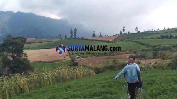 Wisatawan berkunjung ke lokasi Brakseng di Bumiaji, Kota Batu. Sektor pariwisata menjadi andalan Pemkot Batu mendongkrak pendapatan asli daerah.