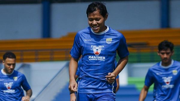 Potret Adam Alis yang menjalani sesi latihan di Persib Bandung jelang melawan Persebaya Surabaya di pekan kedelapan Liga 1 2024.