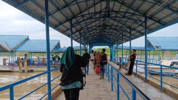 Aktivitas di Pelabuhan Kayan II, Tanjung Selor, Bulungan, Kalimantan Utara.