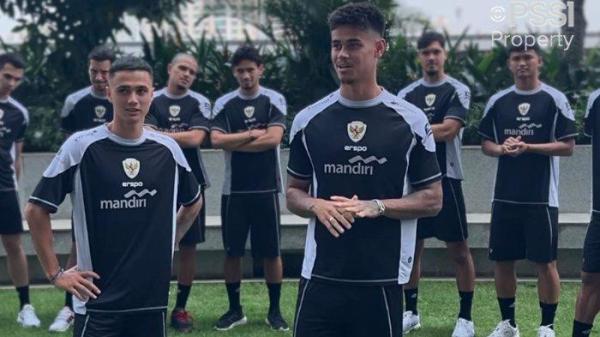 Mees Hilgers dan Eliano Reijnder bergabung ke sesi latihan Timnas Indonesia jelang pertandingan melawan Australia pada Kualifikasi Piala Dunia 2026, September 2024.