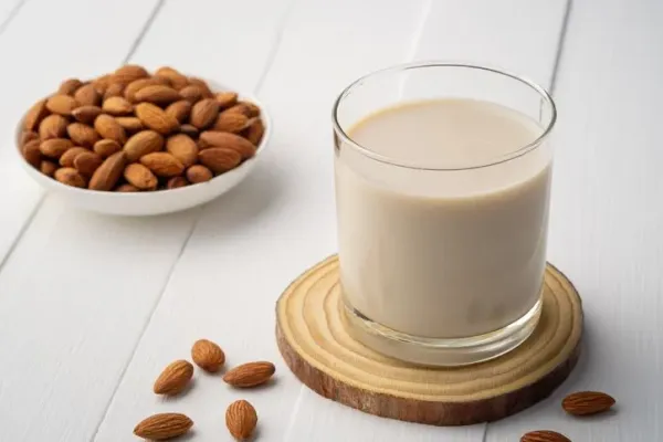 5 Manfaat Konsumsi Susu Almond, Susu Nabati yang Kaya Nutrisi