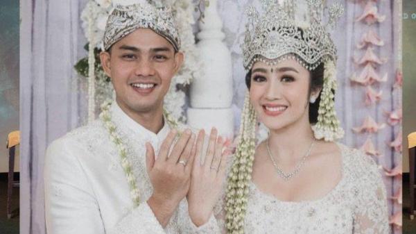 Pemain film Febby Rastanty dan Drajad Djumantara resmi menikah, Sabtu (9/11/2024). Febby Rastanty dan Drajad Djumantara menggelar akad nikah di Gedung The Tribrata, Jalan Dharmawangsa, Kebayoran Baru, Jakarta Selatan.