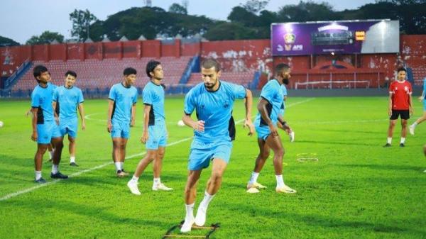 Sesi official training PSIS Semarang sehari jelang menghadapi Persik Kediri pada laga lanjutan BRI Liga 1 2024/2025 di pekan ke-11 di Stadion Brawijaya Kediri, Jumat (22/11/2024).