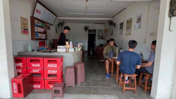 Kedai Kopi Bing di Jalan Letjen Sutoyo No. 6 Pare Kediri. 