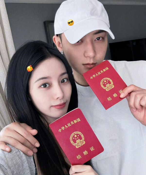 Tao pamer buku nikah