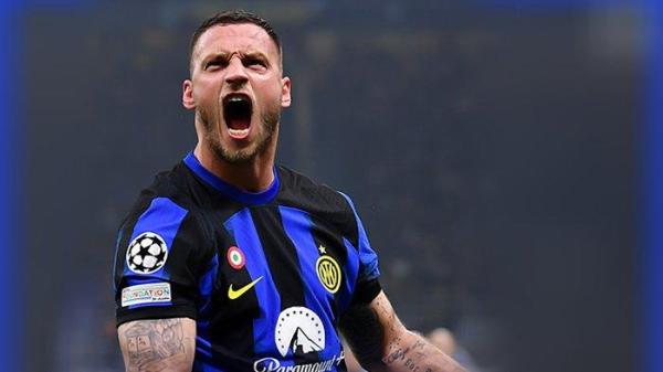 Selebrasi Marko Arnautovic ketika mencetak gol pada pertandingan 16 besar Liga Champions antara Inter Milan vs Atletico, di Stadion Giuseppe Meazza, Rabu  (Twitter / @ChampionsLeague)