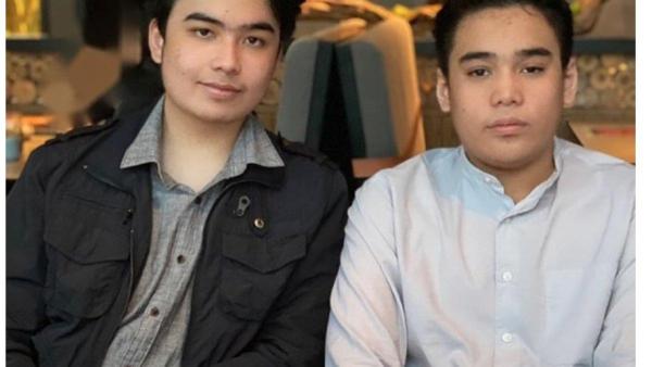 Potret Omar dan Keanu menunjukkan transformasi luar biasa dari anak-anak hingga dewasa.