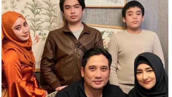 Omar dan Keanu pun beruntung memiliki keluarga yang selalu harmonis dan kompak.