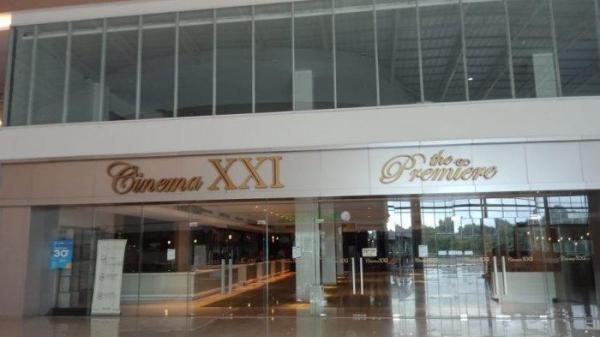 XXI Cinema di pusat perbelanjaan Big Mall Samarinda - PT Nusantara Sejahtera Rata Tbk atau Cinema XXI membuka lowongan kerja bagi lulusan SMA/SMK, cek Persyaratan.