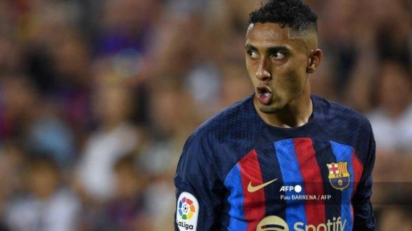 Pemain depan Barcelona, Raphinha bereaksi selama pertandingan sepak bola liga Spanyol antara FC Barcelona dan Rayo Vallecano di stadion Camp Nou, pada 13 Agustus 2022.
