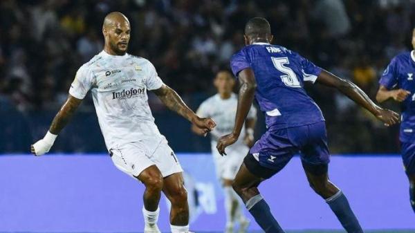 Laga Persik Kediri vs Persib Bandung  di Liga 1 2024/2025