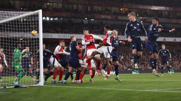 Momen bek Arsenal, Jurrien Timber cetak gol ke gawang Manchester United pada pekan ke-14 Liga Inggris di Emirates Stadium, Kamis (5/12/2024) dini hari WIB.