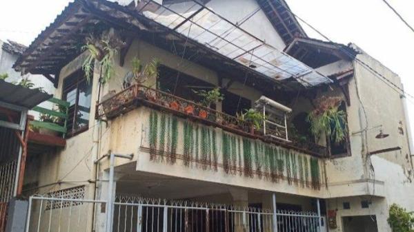 Kondisi rumah bersalin milik Bidan DE dan JE 321