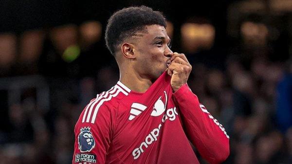 Selebrasi Amad Diallo saat mencetak gol pada laga Man City vs Man United, pekan 16 Premier League di Ettihad Stadium, Senin (16/12/2024).