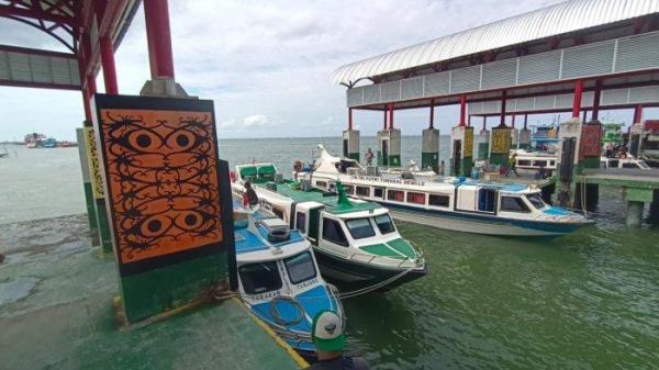 Aktivitas penumpang speedboat reguler di Pelabuhan Tengkayu 1 Tarakan, Kalimantan Utara..