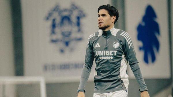 Pemain calon naturalisasi Timnas Indonesia Kevin Diks sebelum memperkuat FC Copenhagen di Kompetisi Liga Konferensi Eropa 2024/2025.