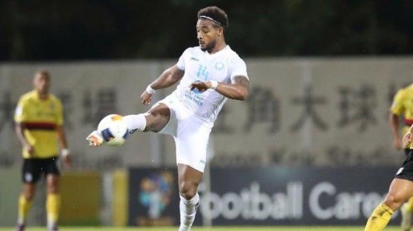 Striker naturalisasi Vietnam asal Brasil Rafaelson atau juga dikenal sebagai Nguyen Xuan Son.