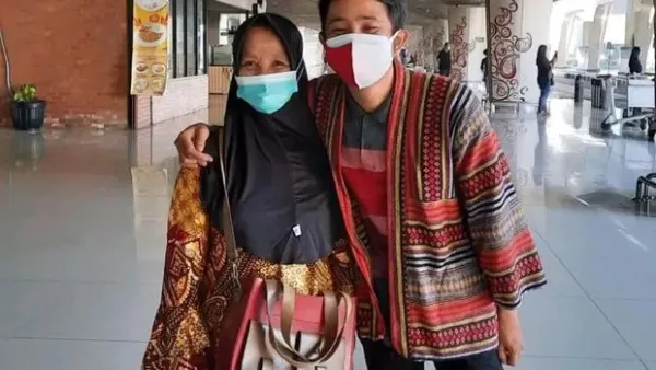 Momen kebersamaan Abda (30) dan sang Ibu, Fitri (53).