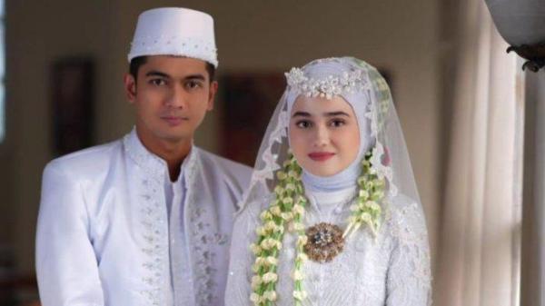Pernikahan Teuku Ryan dan Syifa Hadju dalam Sinetron Saleha.