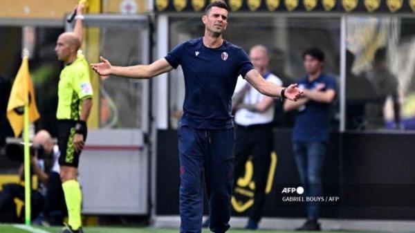 Reaksi pelatih Bologna asal Italia Thiago Motta saat pertandingan sepak bola Serie A Italia antara Inter Milan dan Bologna di Stadion San Siro di Milan pada 7 Oktober 2023.