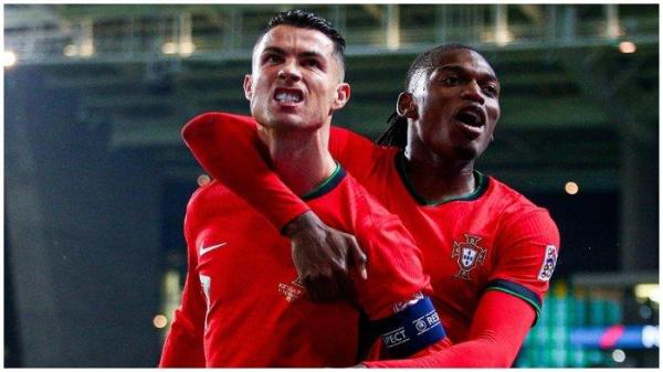 Kapten Timnas Portugal, Cristiano Ronaldo, merayakan gol ke gawang Polandia bersama Rafael Leao di ajang UEFA Nations League, Sabtu (16/11/2024).