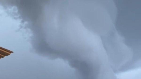 Penampakan awan mirip seperti pusaran angin