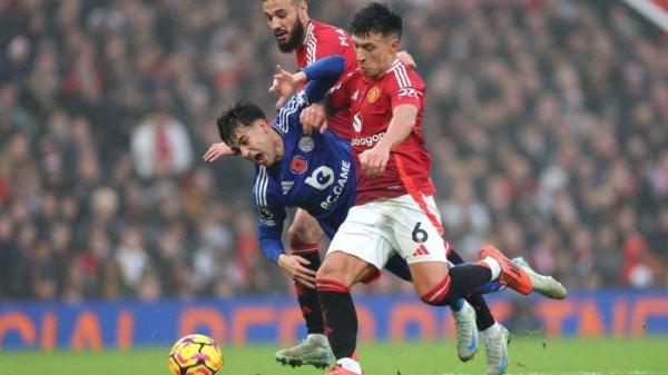 Aksi bek Manchester United, Lisandro Martinez saat melawan Leicester City pada pekan ke-11 Liga Inggris, Minggu (10/11/2024) malam WIB.