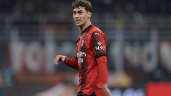 Debut Filippo Terracciano memperkuat AC Milan dalam duel melawan Atalanta di Coppa Italia, Kamis (11/1/2024). (Twitter/@MilanPost)