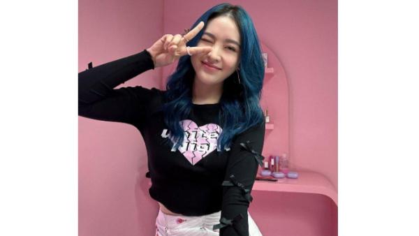 Selain prestasinya di dunia akting, segala hal yang berkaitan dengan Natasha Wilona selalu menarik perhatian publik. 