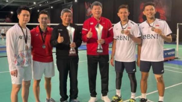 Dari kiri: Kevin Sanjaya, Marcus Fernaldi Gideon, Herry Iman Pierngadi, Aryono Miranat, Muhammad Rian Ardianto, Fajar Alfian.