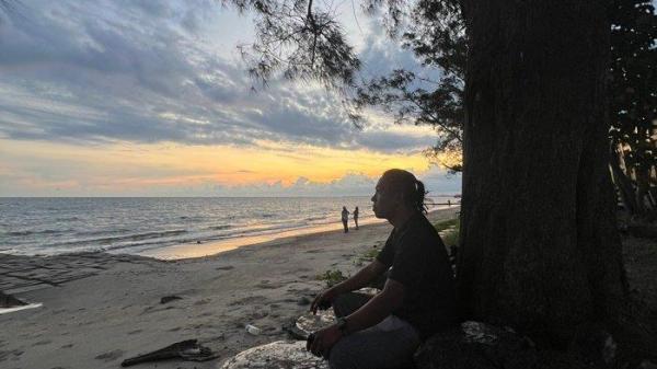Senja di Siring Pantai Pagatan, Desa Sungai Lembu, Kecamatan Kusan Hilir, Kabupaten Tanahbumbu.