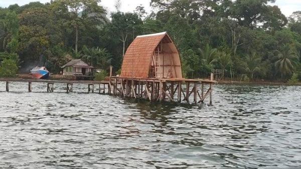Homestay yang tengah dibangun di Wisata Hutan Mangrove Pulau Burung, Tanbu, Kalsel, Senin (28/2/2022).