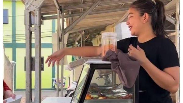 Eriska Nakesya aktif buka warung sederhana.