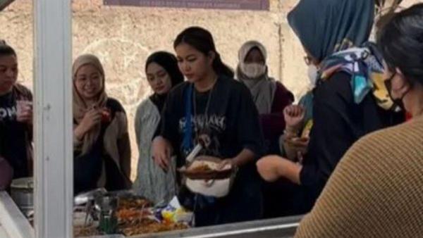 Dagangan Eriska selalu ludes dalam 2 jam