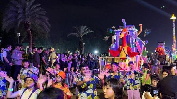 Potret keseruan perayaan malam tahun baru di kawasan Sudirman-Thamrin, Jakarta Pusat, Senin (1/1/2024).