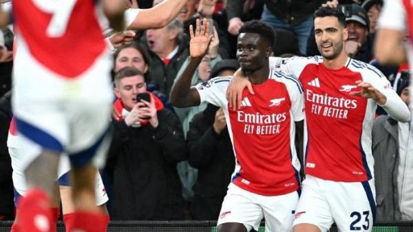 Ekspresi pemain Arsenal, Bukayo Saka (kiri) saat mencetak gol ke gawang Nottingham Forest di Liga Inggris 2024/2025, Sabtu (23/11/2024) malam WIB.
