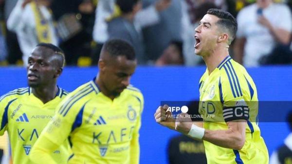 Pemain depan Nassr asal Portugal #7 Cristiano Ronaldo merayakan gol pertamanya bagi timnya dalam pertandingan Liga Pro Saudi antara Al-Nassr vs Damac di Taman Al-Awwal di Riyadh pada 29 November 2024. (Foto oleh Fayez NURELDINE / AFP)