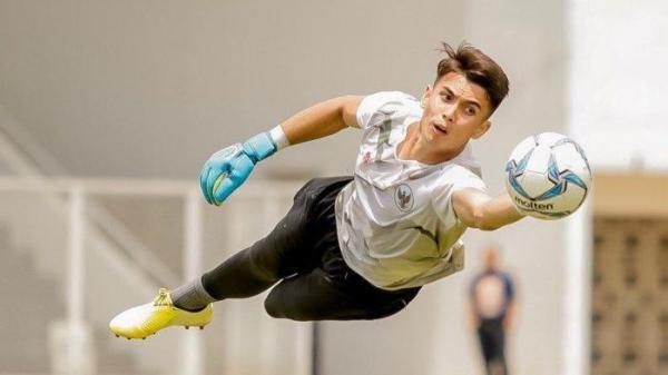 Kiper Timnas Indonesia, Nadeo Argawinata.