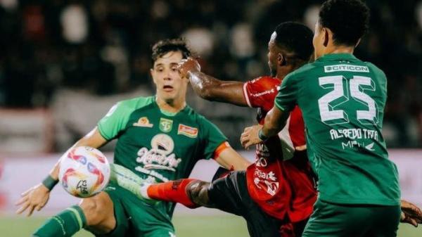 Momentum laga Bali United vs Persebaya Surabaya di Liga 1 2024/2025